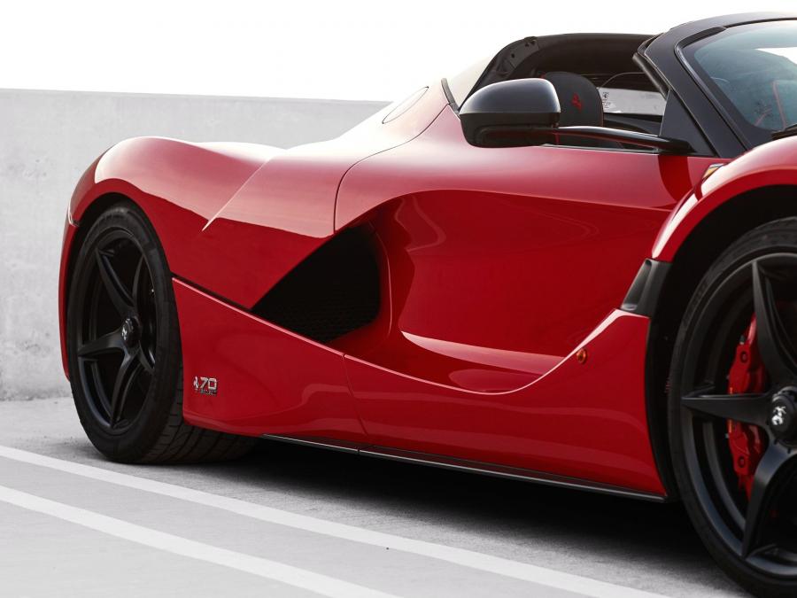 Детали экстерьера Ferrari LaFerrari Aperta 2017 года  (фото 20 из 36)